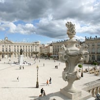 Laissez-vous guider dans un hôtel de Ville et ses espaces du XVIIIᵉ siècle