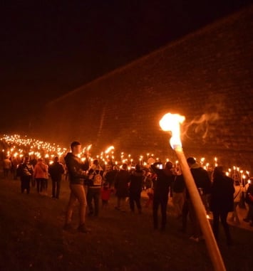 Visite théâtralisée aux flambeaux dans les remparts