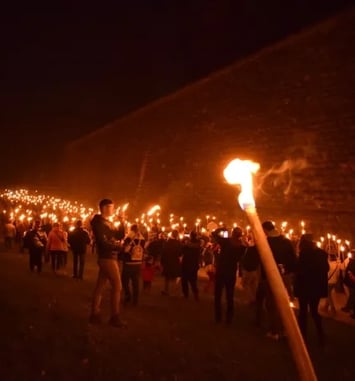 Visite théâtralisée aux flambeaux dans les remparts