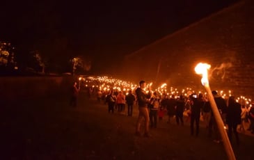 Visite théâtralisée aux flambeaux dans les remparts