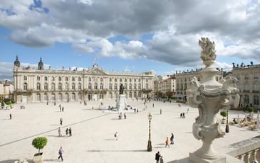 Laissez-vous guider dans un hôtel de Ville et ses espaces du XVIIIᵉ siècle