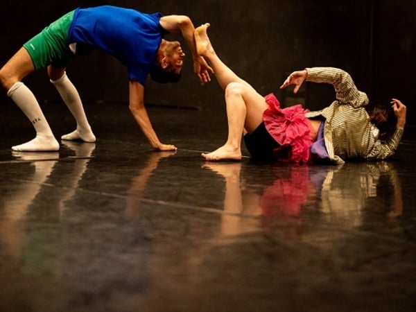 Play, Compagnie Corps In Situ