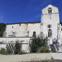 Explorez une église fortifiée
