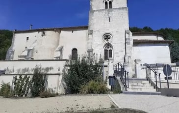 Explorez une église fortifiée